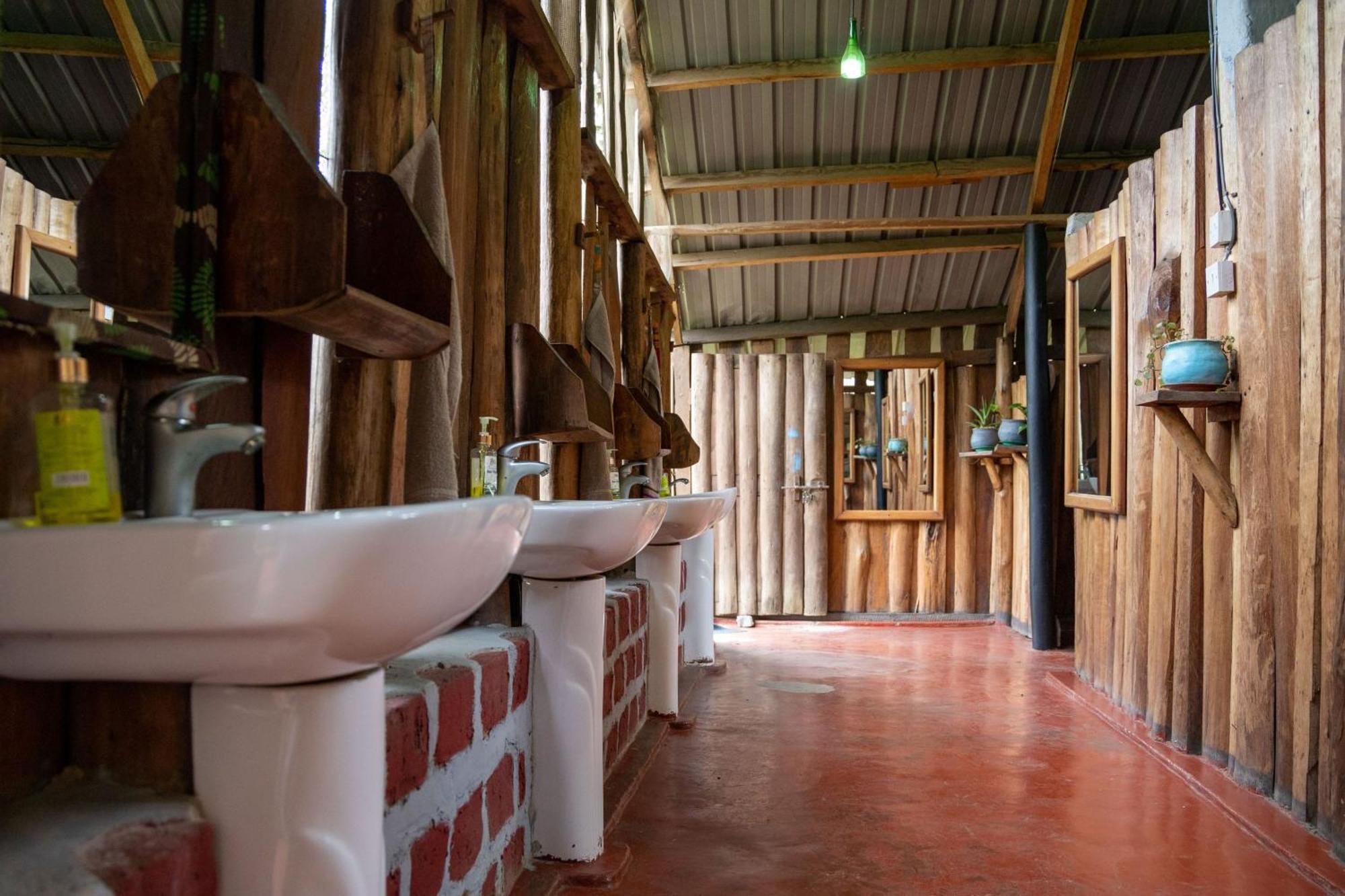 Kalitusi Nature Resort Fort Portal Екстериор снимка
